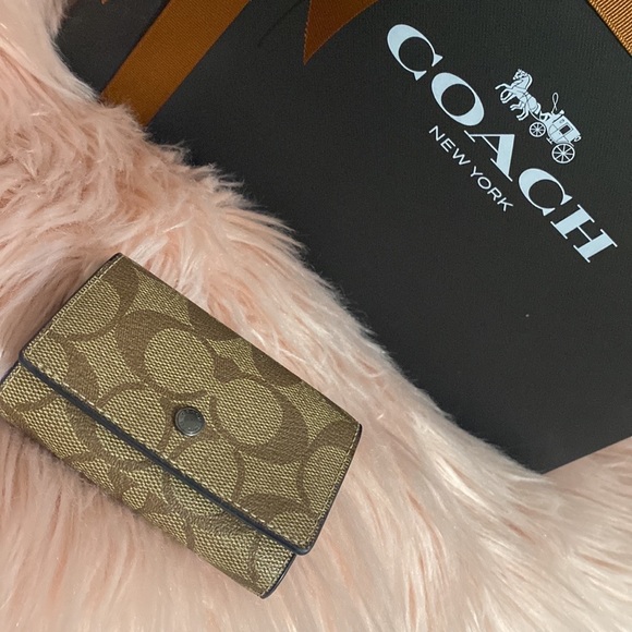 Coach Signature Five Ring Case - Picture 2 of 16